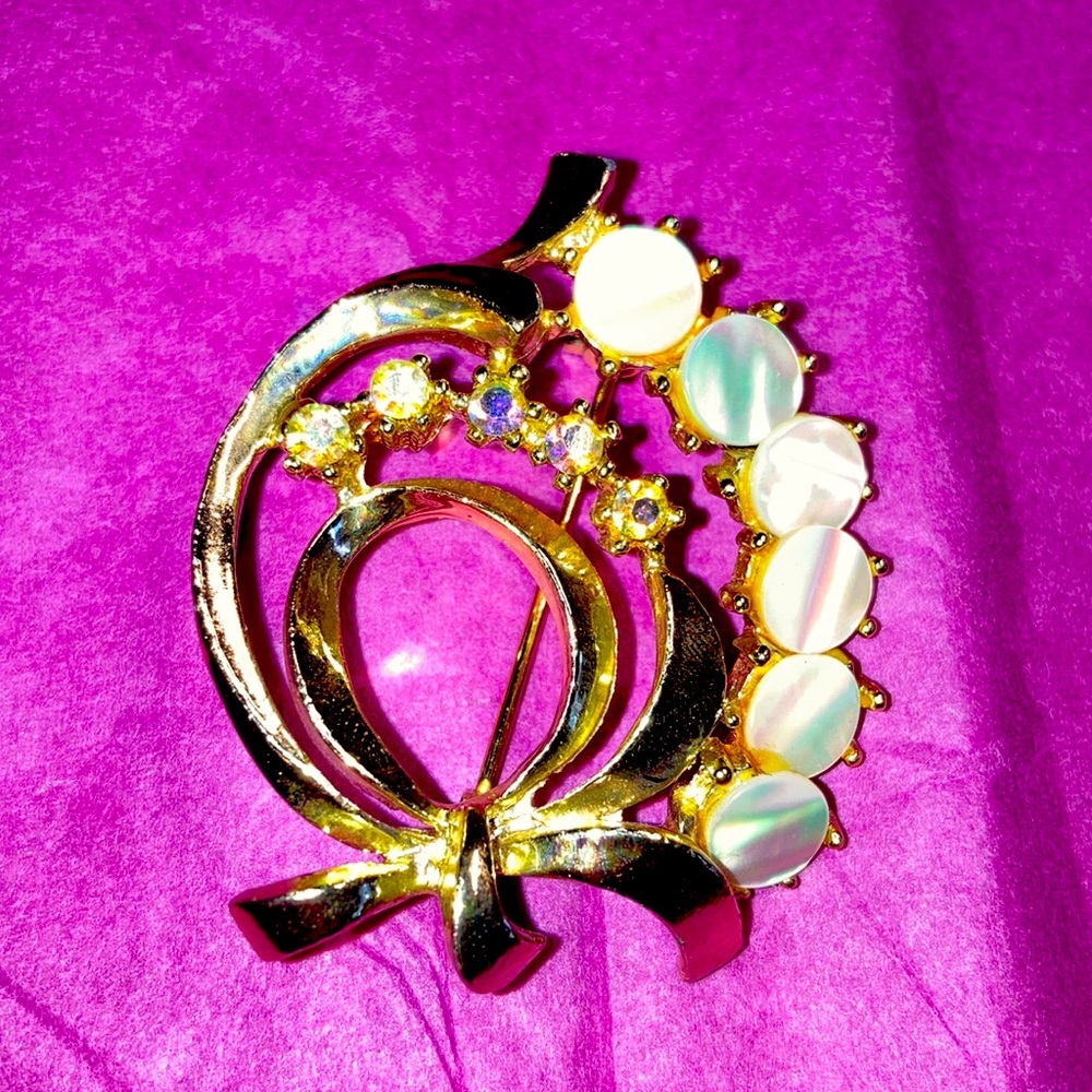 Rare vintage mother of pearl brooch